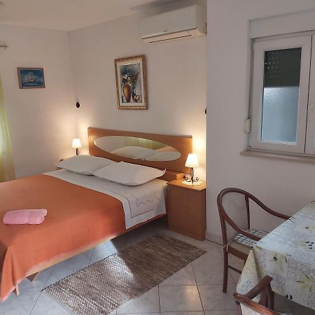 Seaside Apartment For 2 P Trogir Exterior foto