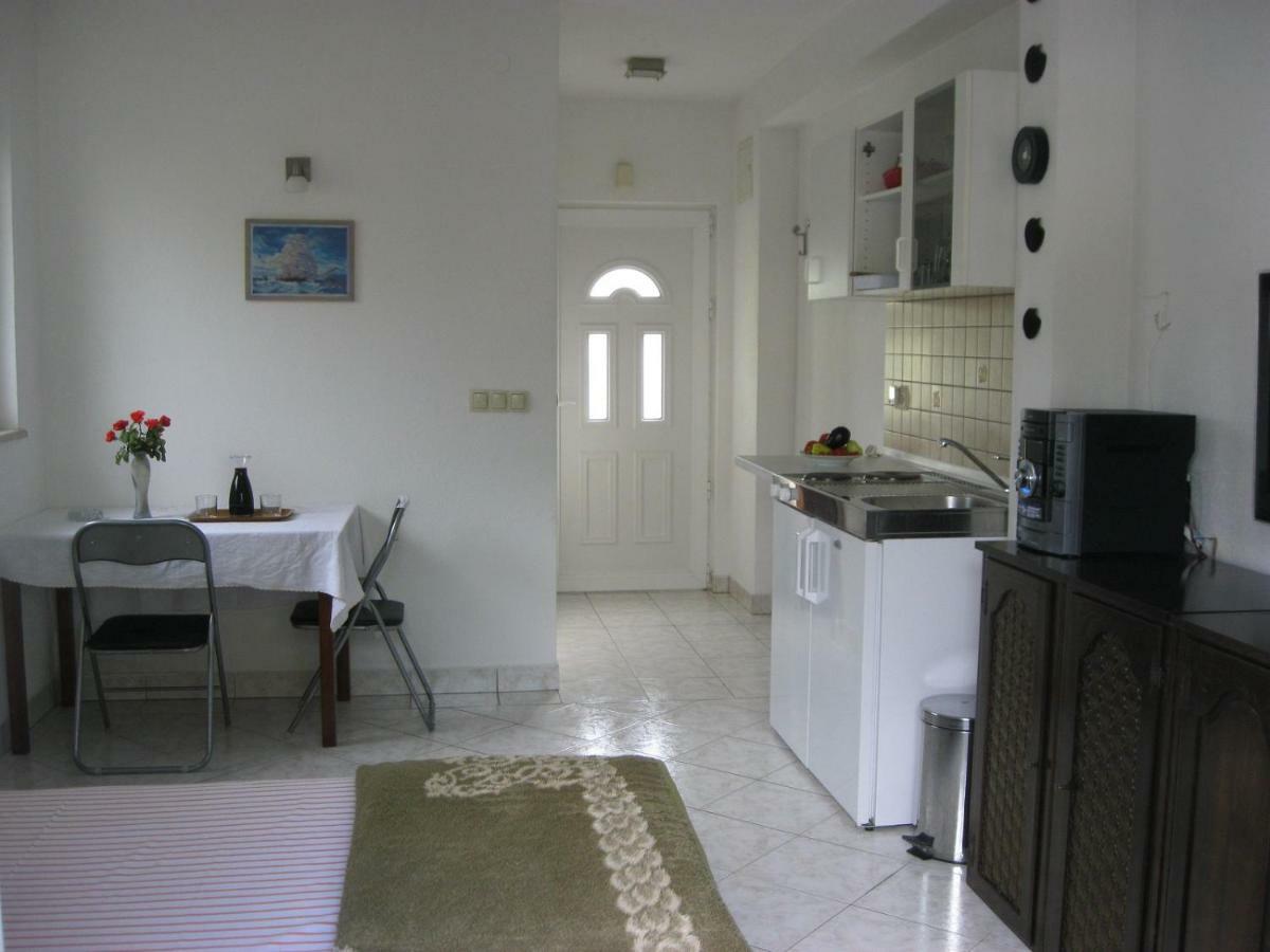 Seaside Apartment For 2 P Trogir Exterior foto