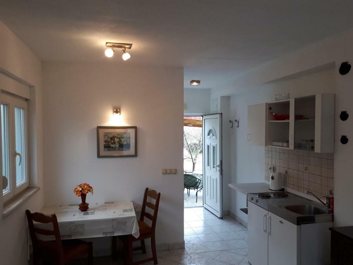 Seaside Apartment For 2 P Trogir Exterior foto