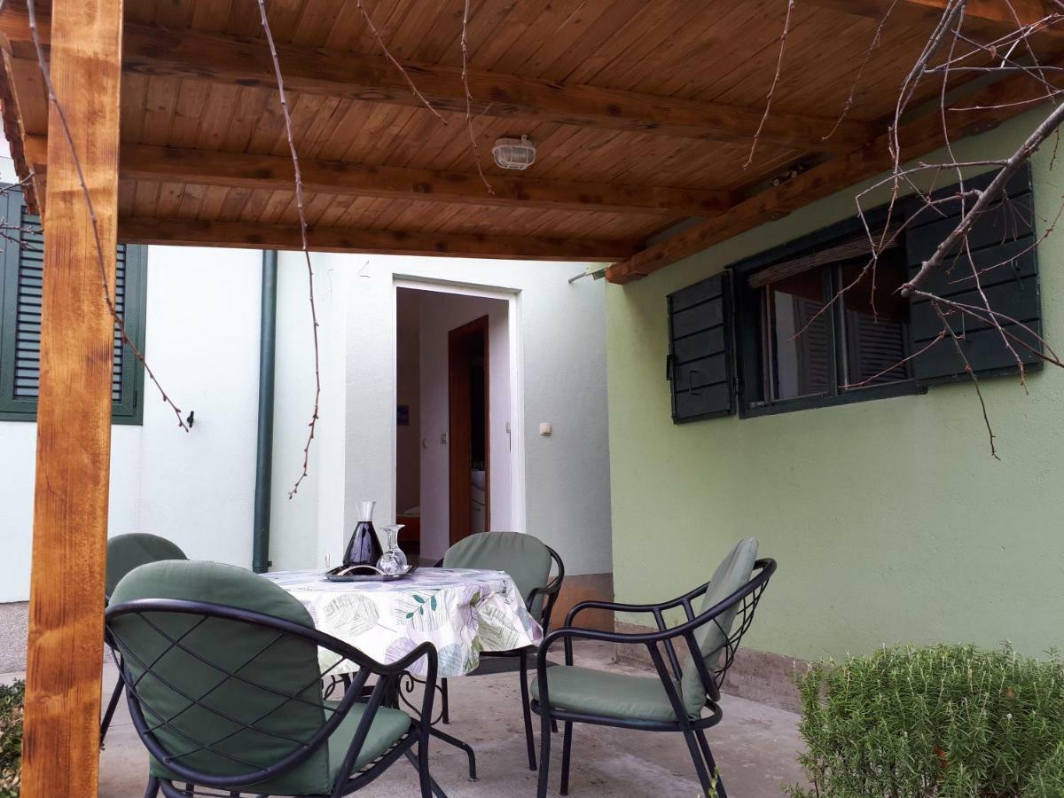 Seaside Apartment For 2 P Trogir Exterior foto